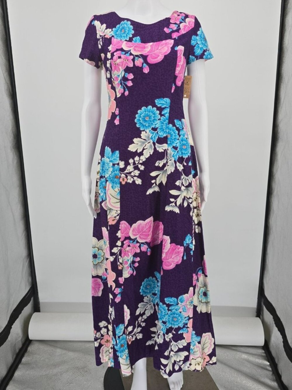 Vintage 1960s Ui-Maikai Hawaiian Aloha Wear Purple Floral Maxi Tiki Dress (S)